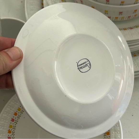 Centura April Tulips Dinnerware - Picture 5 of 6